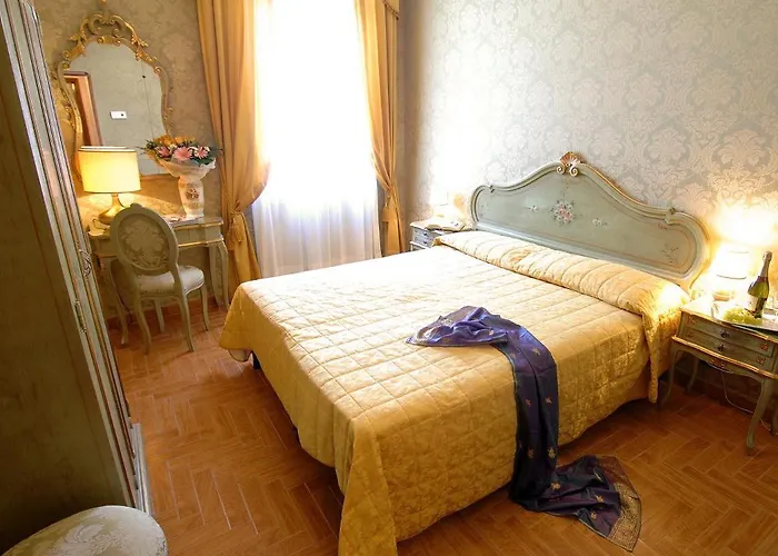 Canal & Walter Hotel 3*