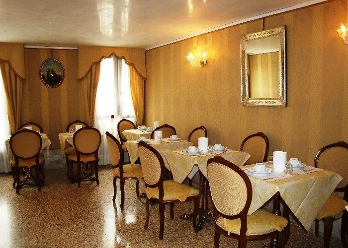 Canal & Walter Hotel