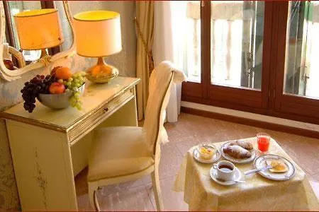 Canal & Walter Hotel 3*