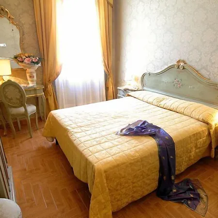 Canal & Walter Hotel 3*