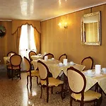 Canal & Walter Hotell