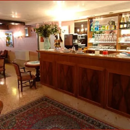 运河及沃尔特酒店 酒店