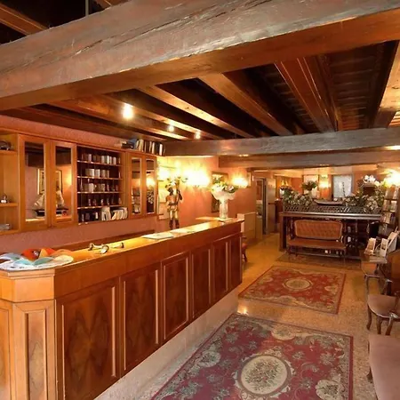 Canal & Walter Hotel 3*