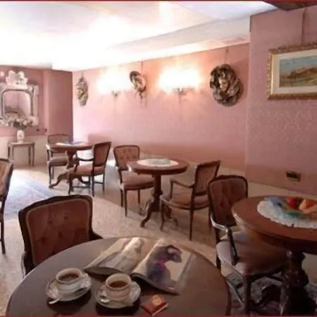 Canal & Walter Otel Venedik