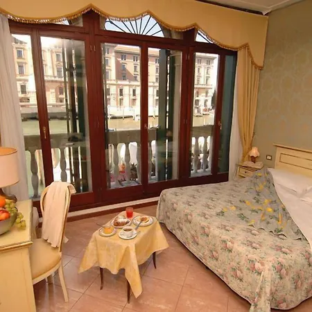 Hotel Canal & Walter Venecia