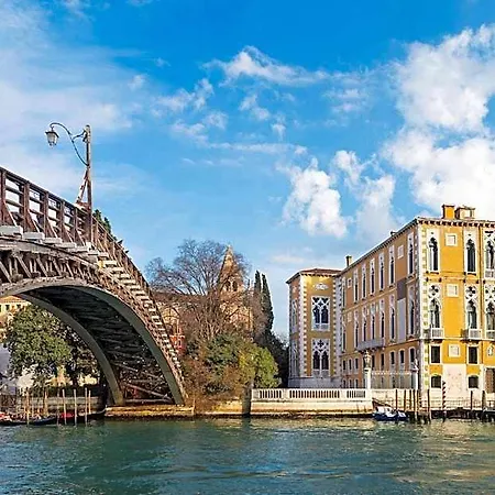 Canal & Walter Szálloda 3*