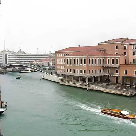 Canal & Walter Velence
