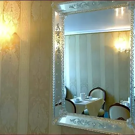 Canal & Walter Szálloda 3*