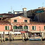 Canal & Walter Venise
