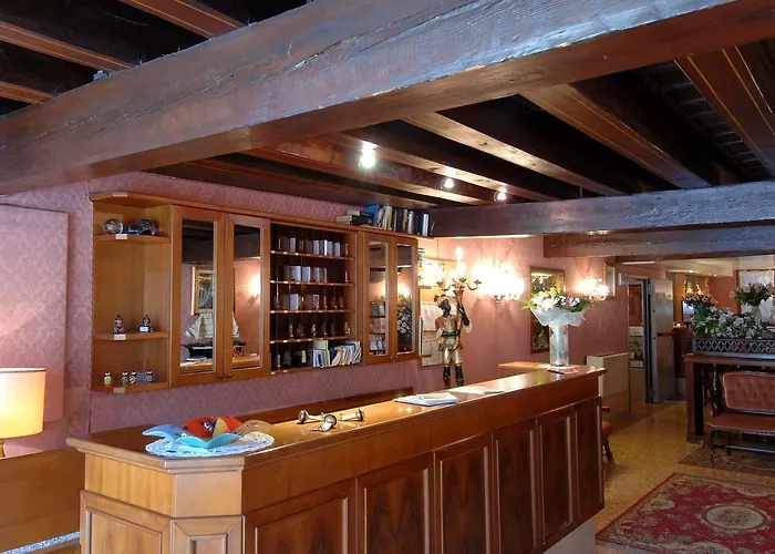 Canal & Walter Velence