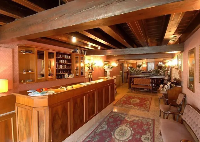 Canal & Walter Hotel 3*