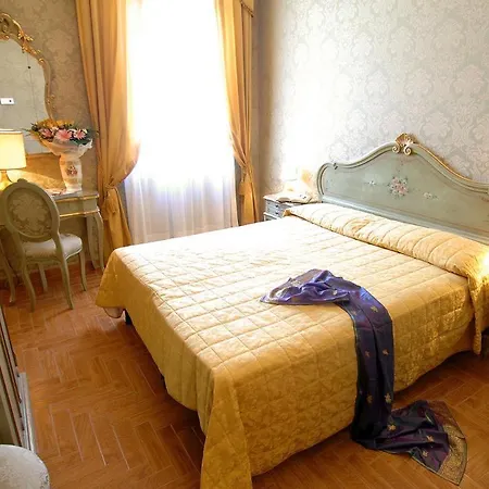 Canal & Walter Hotel 3*