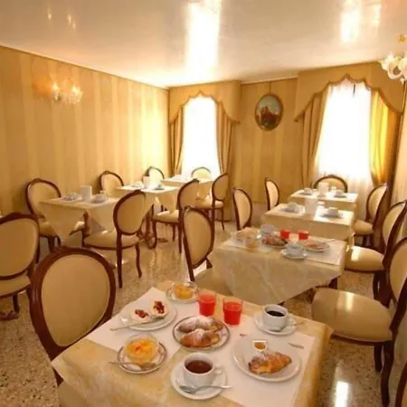 Hotel Canal & Walter Veneza