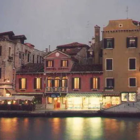 Canal & Walter Hotel 3*