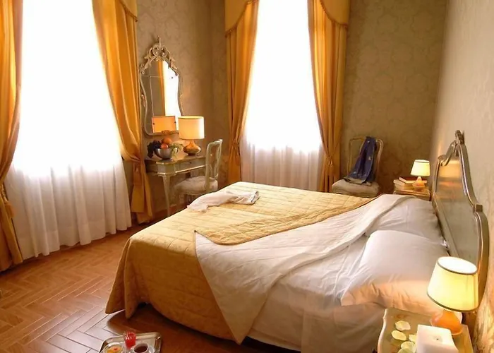 Hotel Canal & Walter Venecia